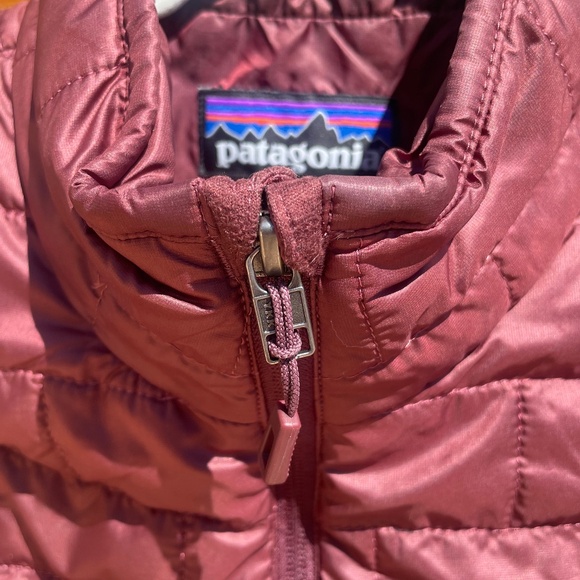 EUC Patagonia women’s Nano Puff Insulated Vest (Small/Burgundy Maroon) - Picture 3 of 11